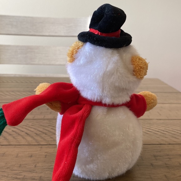 Disney Store- Winnie The Pooh Dressed as a Snowball - Picture 5 of 5